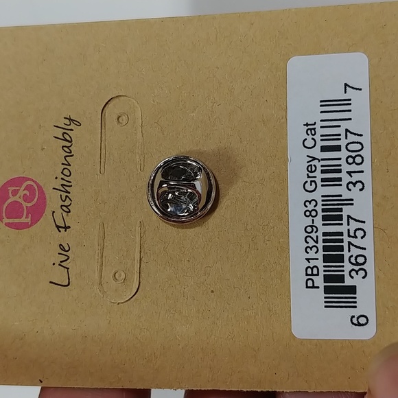 Grumpy cat grey enamel pin/brooch NWT 2/$30 - Picture 4 of 6